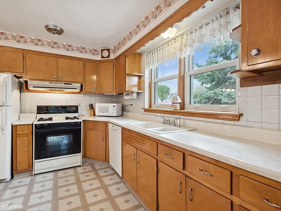 5th image of 1219 Heidorn Ave