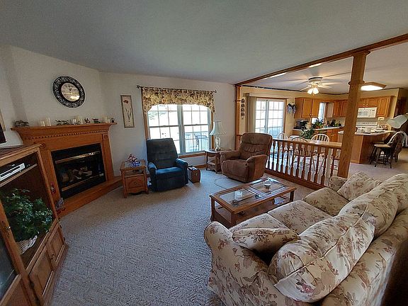 3rd image of 2920 Woodview Dr