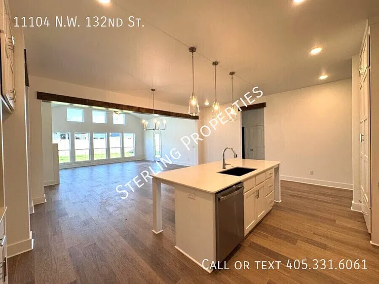 11104 NW 132nd St — Photo 5