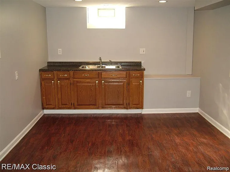2702 N Main St — Photo 18