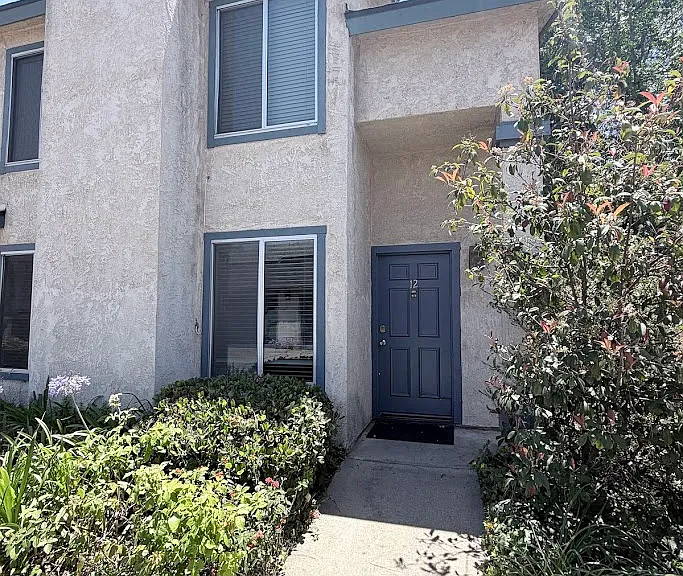 9250 Sunland Blvd #12 — Photo 1