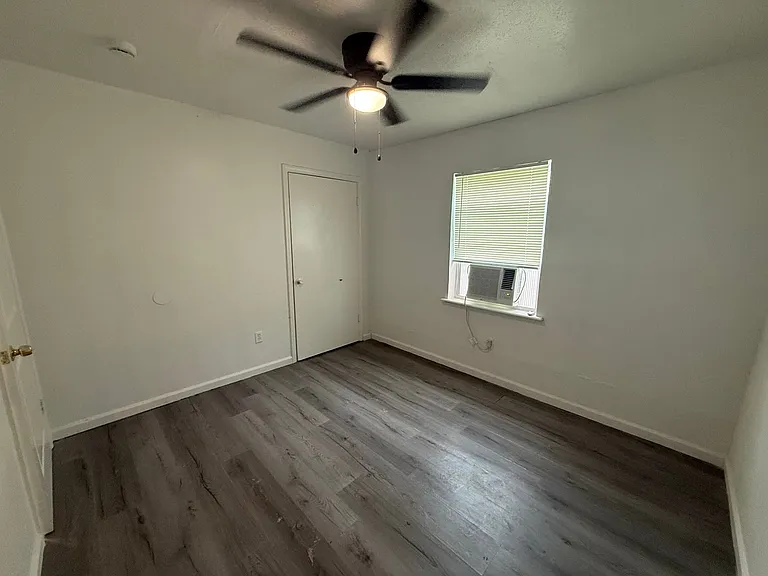 2041-2043 Helm Dr — Photo 26