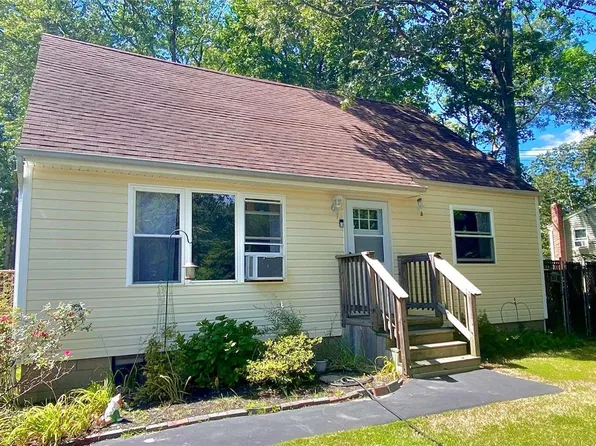 140 Robert Street, Mastic, NY 11950