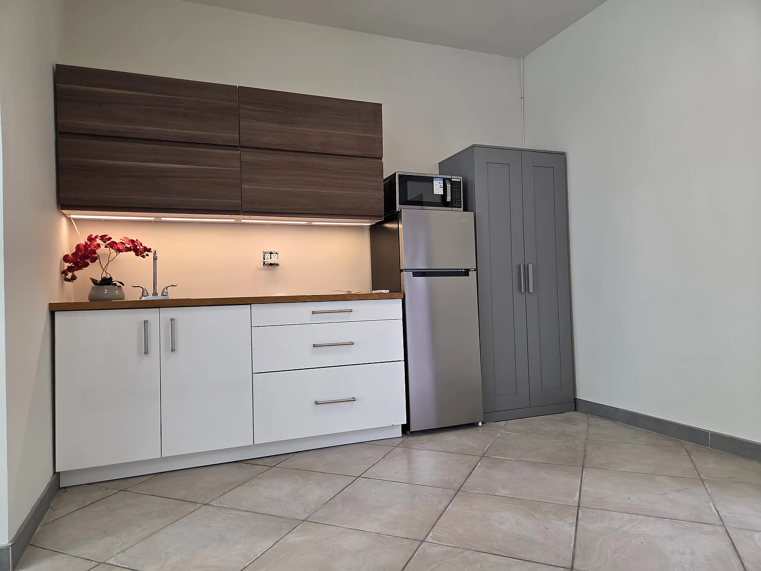 Studio, 300 sqft, $1,450 — Photo 3