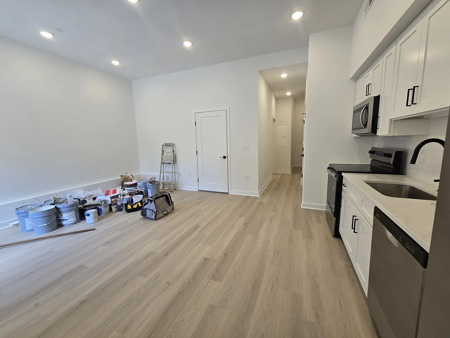 1 bed, 723 sqft, $1,600 — Photo 2