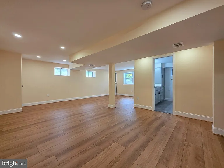 5921 Arlington Blvd — Photo 26