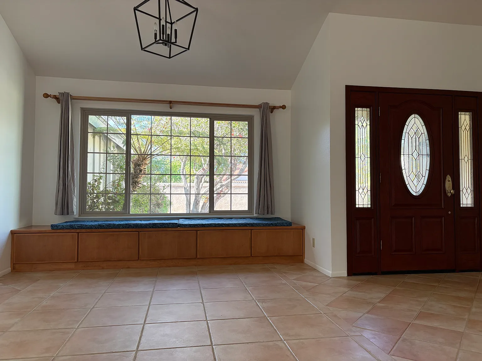 3 bed, 1995 sqft, $3,950 — Photo 4