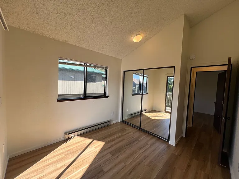 2111 Knox Ave #6 — Photo 10