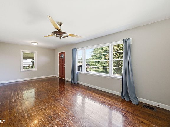 5th image of 205 Pioneer Ave