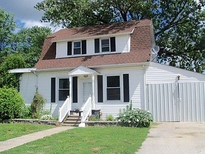 2nd image of 22 W Midkiff St