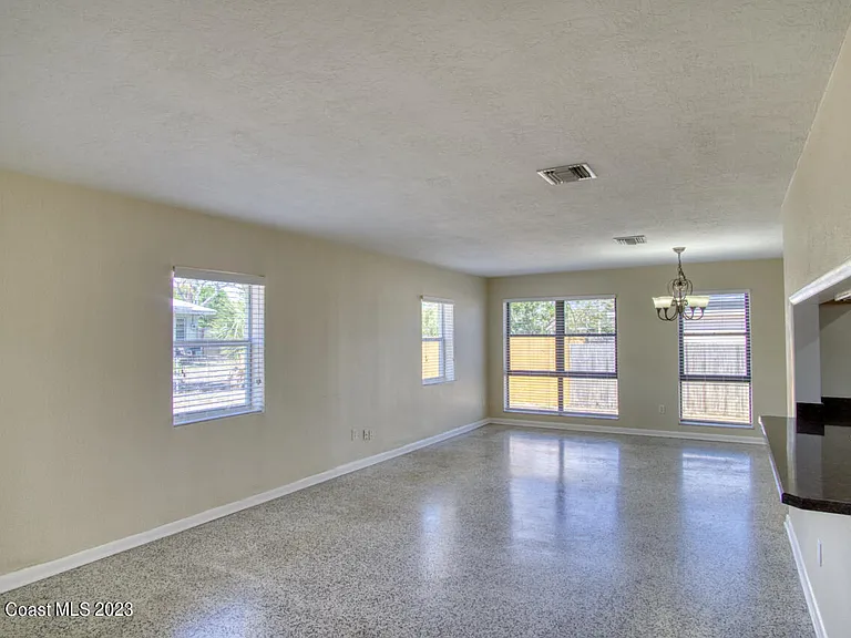 1010 Bianca Dr NE — Photo 8