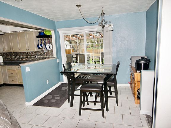 3rd image of 50868 Shady Ln