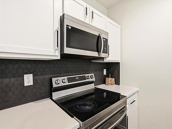 5th image of 609 E Grant Ave