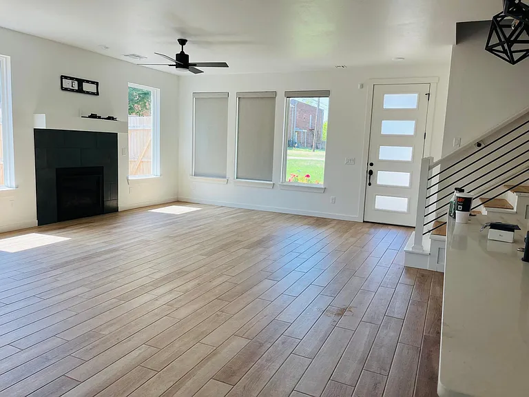 4108 N Indiana Ave — Photo 5