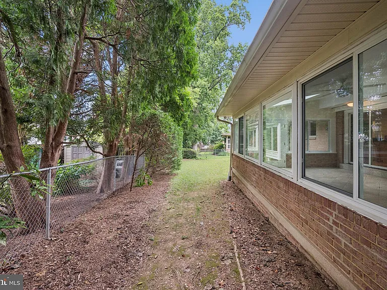 7016 Hopewood St — Photo 64