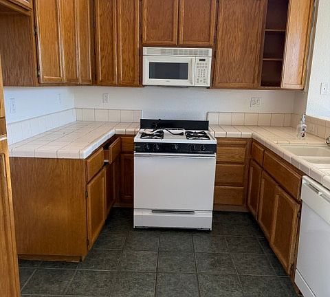 4th image of 952 Duncan Cir