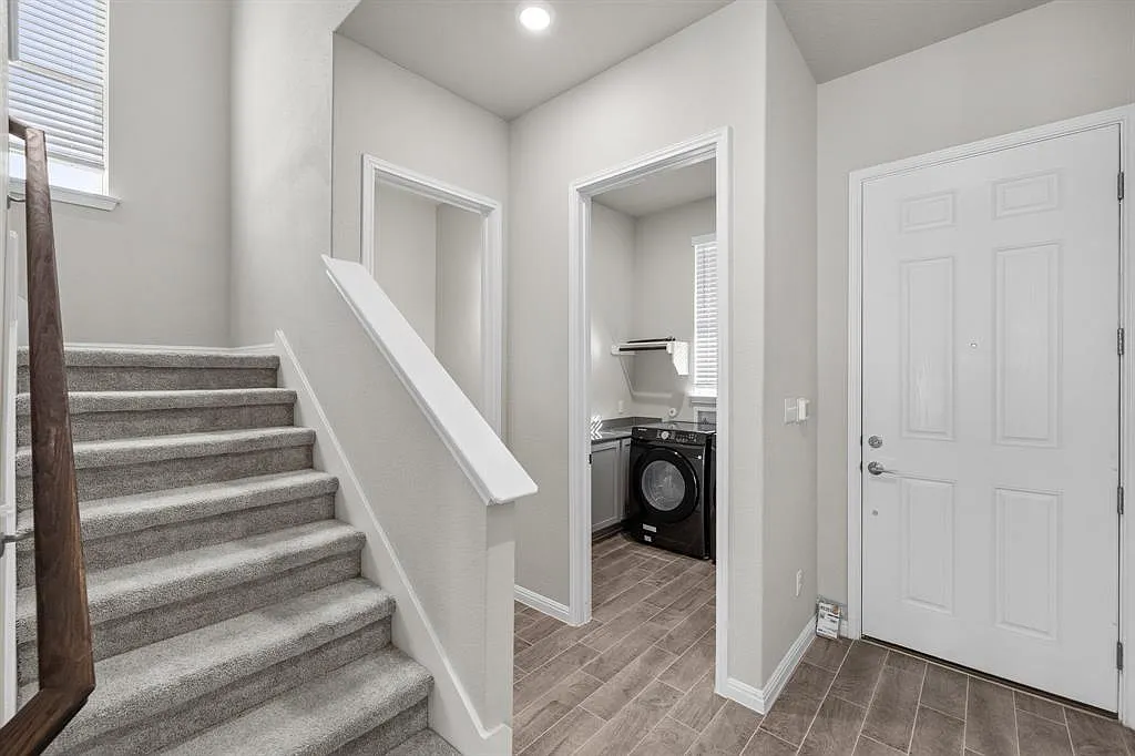 3 bed, 2.5 bath, 1721 sqft, $1,950 — Photo 3