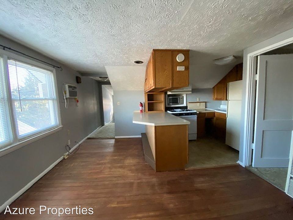 1st image of 4807 1/2 Burt St