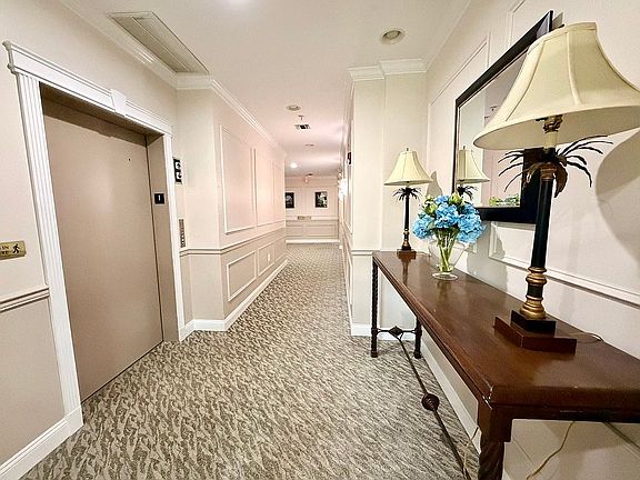 3rd image of 207 Four Seasons Dr