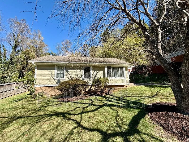 3 bed, 2.0 bath, 1232 sqft, $2,300 — Photo 1