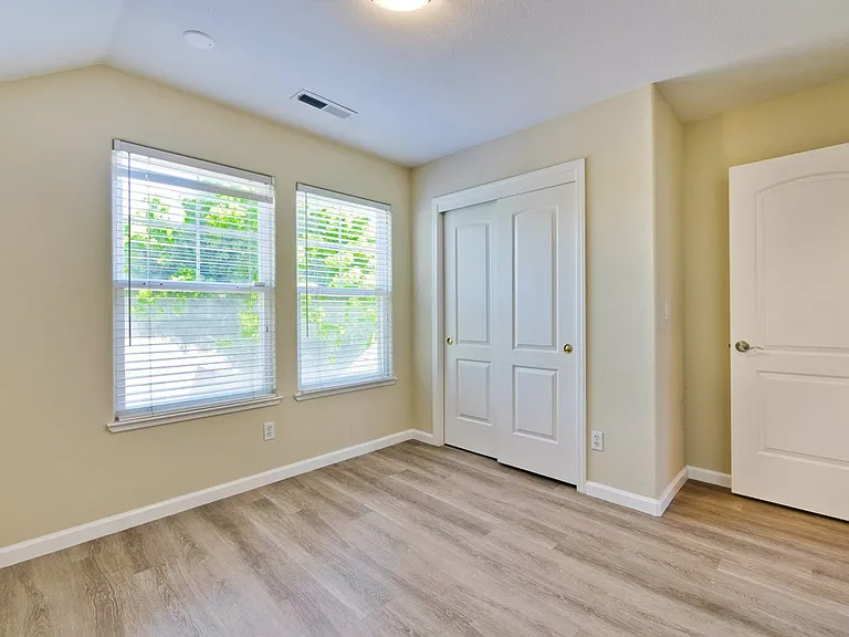 352 Beemer Ave — Photo 28
