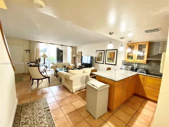 425 Grapetree Dr APT 211, Key Biscayne, FL 33149