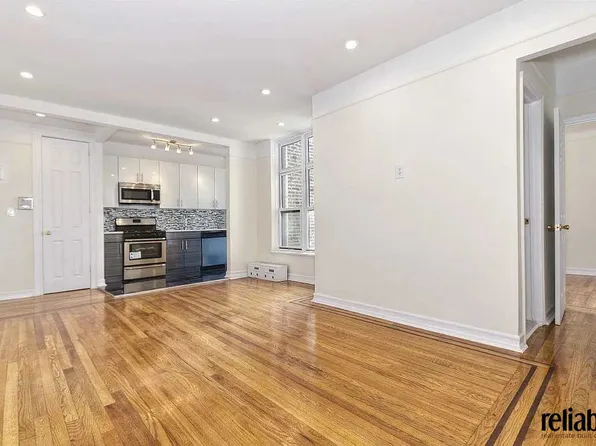 130 Bayridge Parkway image 2 of 9