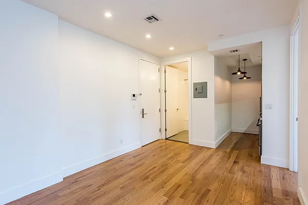Rented by Nooklyn NYC LLC | media 28