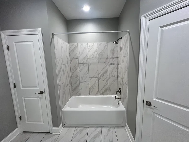 504 E Magee St — Photo 20