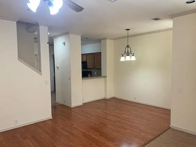 3 bed, 2.5 bath, 1436 sqft, $2,100 — Photo 3