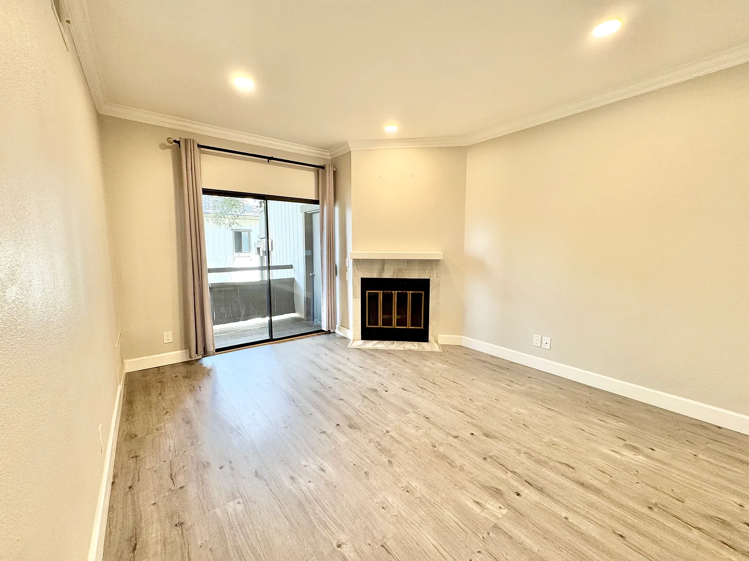 2 bed, 988 sqft, $3,150 — Photo 3