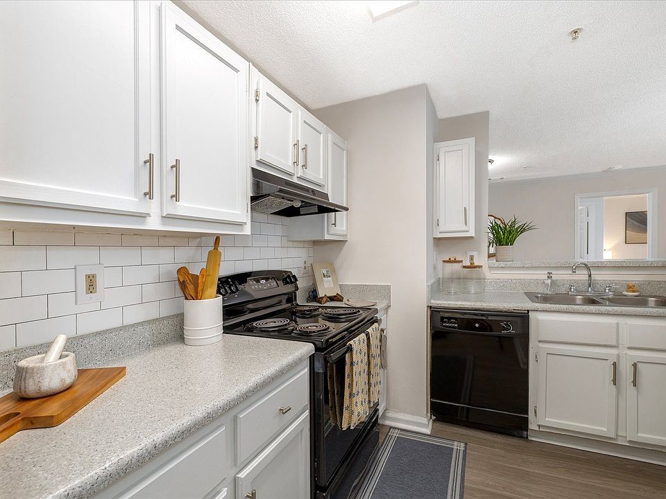1st image of 50 Greenleaf Rd #939