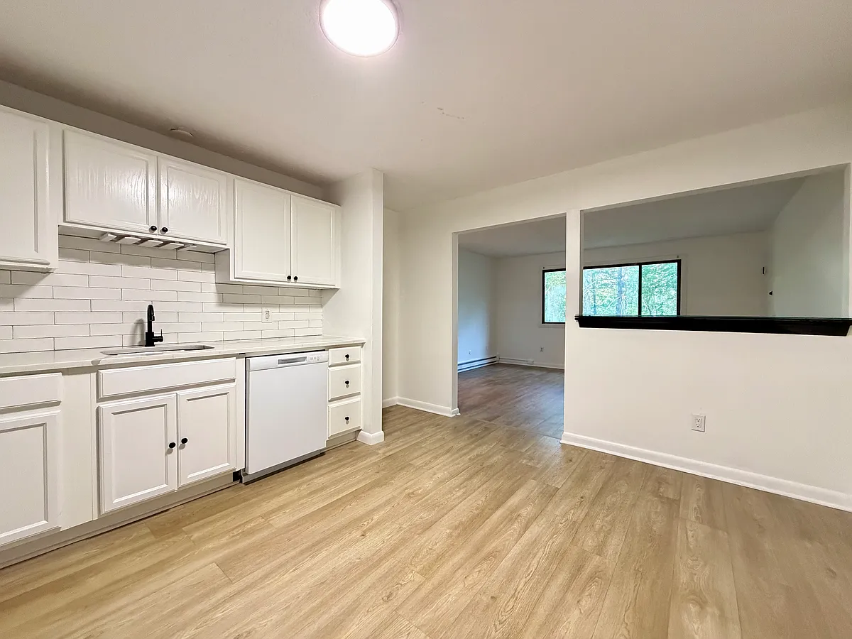 Kitchen - 18 Pierce St #3B