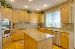 6 bed, 3.5 bath, 3580 sqft, $4,695 — Photo 4