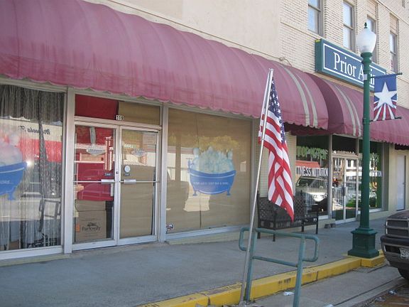 3rd image of 119 W Broad St