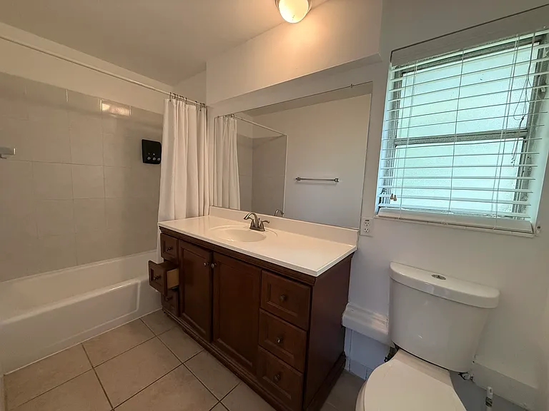 3226 NE 12th St #10 — Photo 9