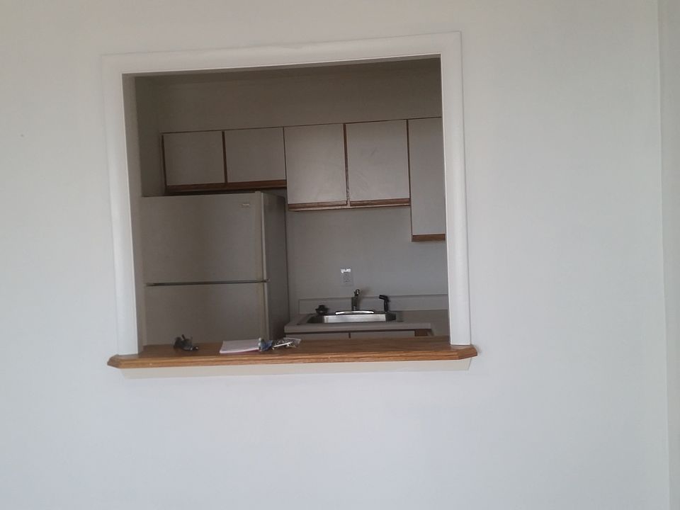 Roomy Kitchen!!!