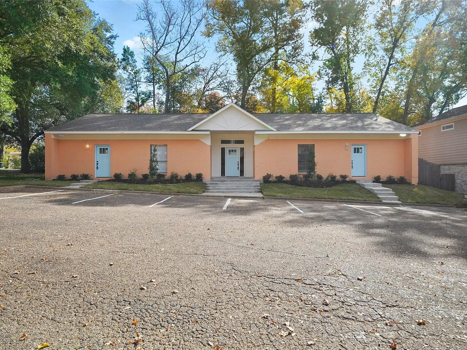 1 bed, 1.0 bath, 700 sqft, $950 — Photo 2