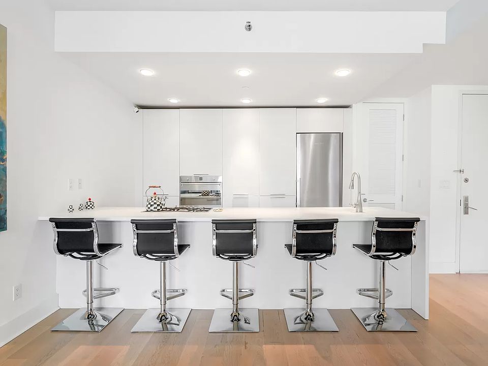 1st image of 5-19 Borden Ave #2D