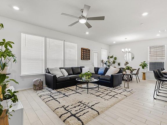 3rd image of 6909 Daniel Ranch Dr