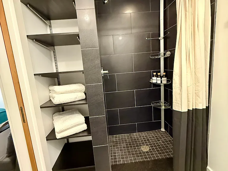 1738 N Hoyne Ave — Photo 36