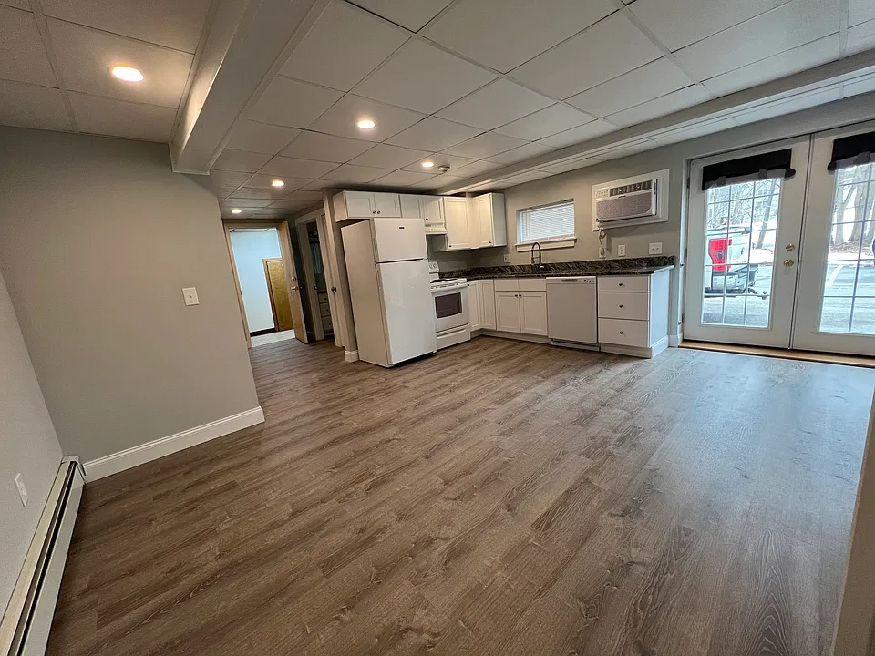 11 Lawrence Ave #S