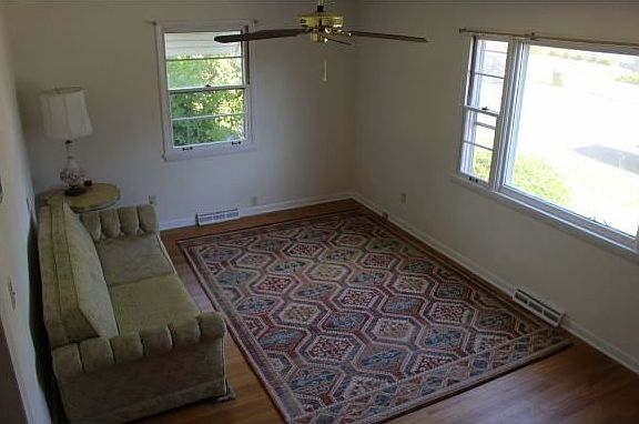 3rd image of 3637 Leonard Dr