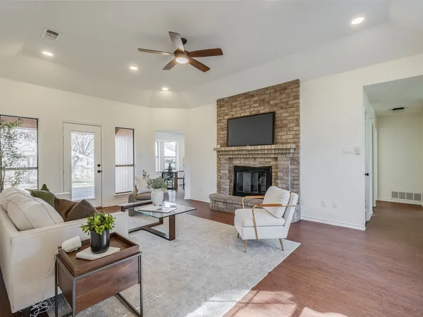 7908 Moss Rock Dr, Fort Worth, TX 76123