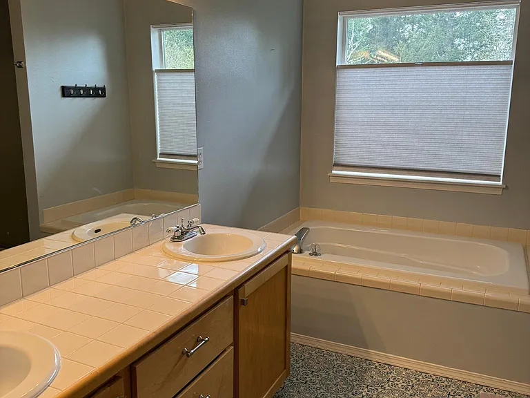 1252 NE Forest Rock Ln — Photo 18
