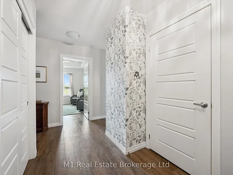 35 Kingsbury Sq #215 — Photo 8