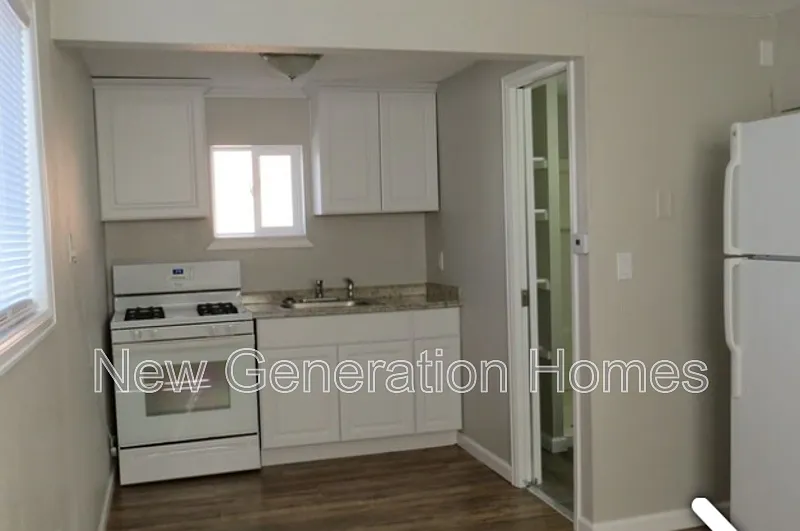 Studio, 1.0 bath, 396 sqft, $500 — Photo 2