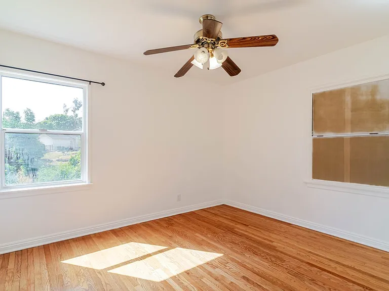 13057 Gladstone Ave — Photo 21