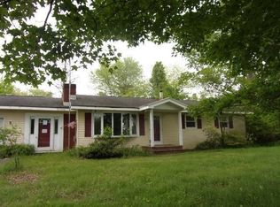 76 Harvest Hills Dr, North Bennington, VT 05257
