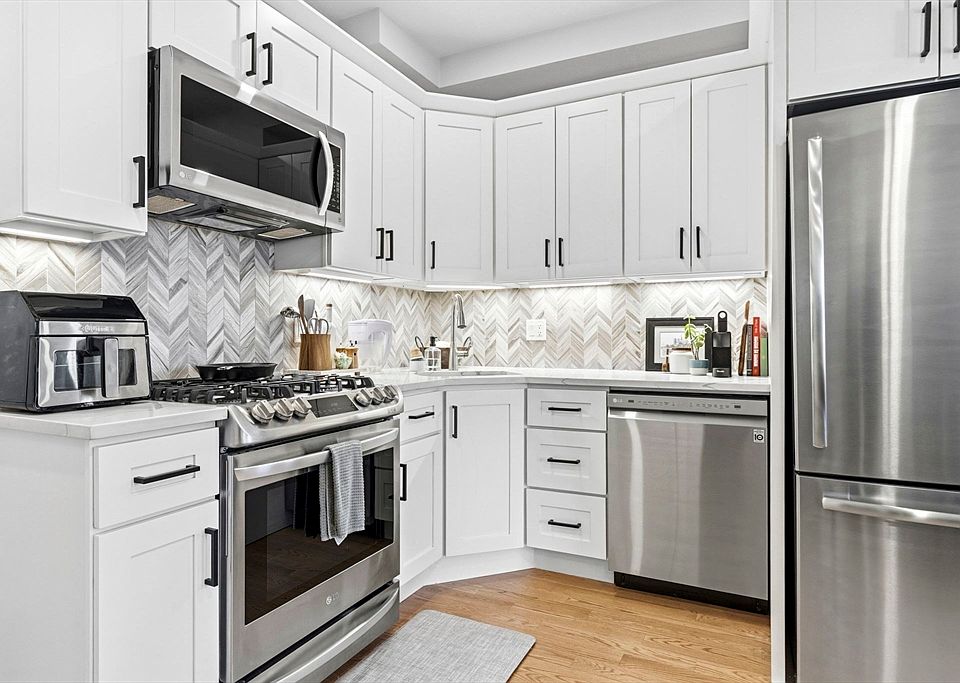 1st image of 120 Bremen St APT 1